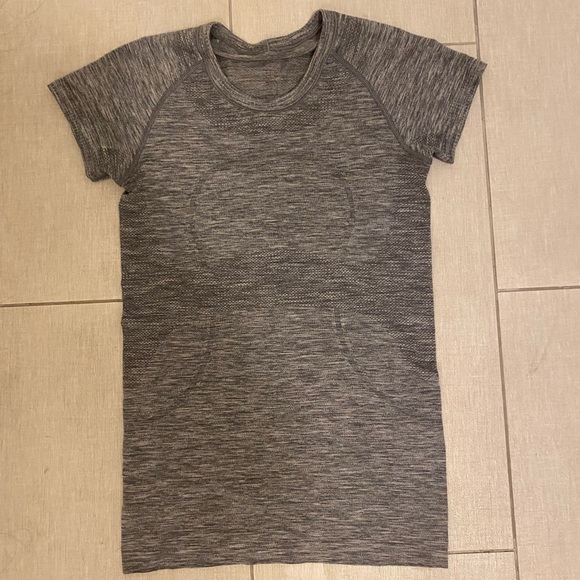 Lululemon swiftly tech short sleeve size 6 - Picture 1 of 3